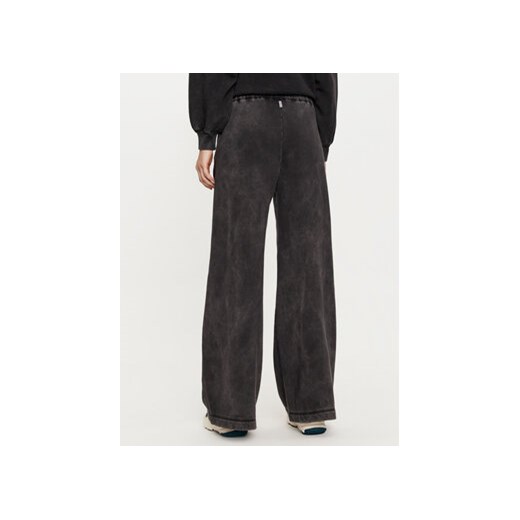 Deha Spodnie dresowe C12175 Czarny Relaxed Fit Deha M MODIVO