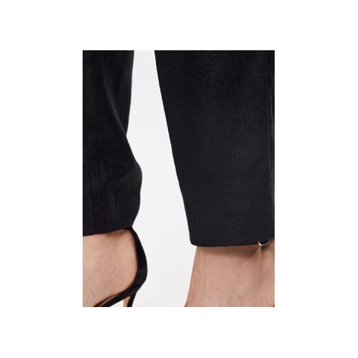 DKNY Spodnie materiałowe P3DKCR52 Czarny Regular Fit 38 MODIVO