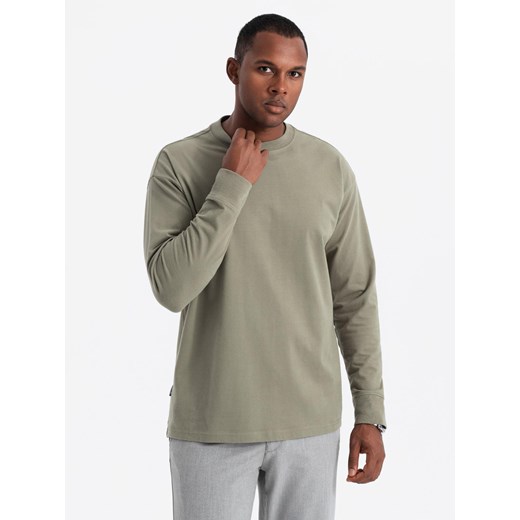 Bawełniany longsleeve męski LOOSE FIT z okrągłym dekoltem – khaki V4 OM-LSBC-0129 ze sklepu ombre w kategorii T-shirty męskie - zdjęcie 177558910