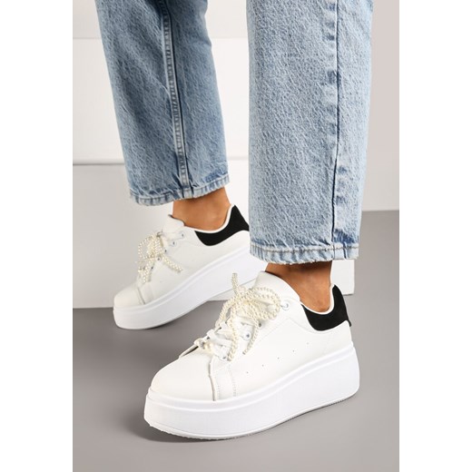 Biało-Czarne Sneakersy na Grubej Podeszwie Ozdobione Perełkami na Sznurówkach Sellira ze sklepu born2be.pl w kategorii Buty sportowe damskie - zdjęcie 177572112
