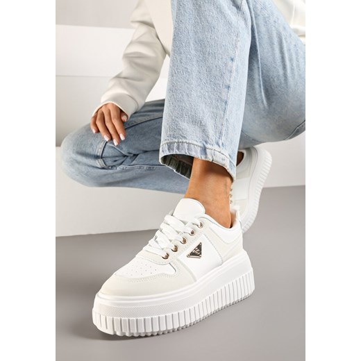 Białe Sneakersy Vices na Grubej Podeszwie z Tłoczeniem i Aplikacją Trójkąta Woriri ze sklepu born2be.pl w kategorii Buty sportowe damskie - zdjęcie 177572560