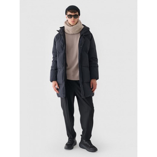Męski płaszcz puchowy pikowany Outhorn OTHWAW24TDJAM638 - czarny ze sklepu Sportstylestory.com w kategorii Płaszcze męskie - zdjęcie 177575672