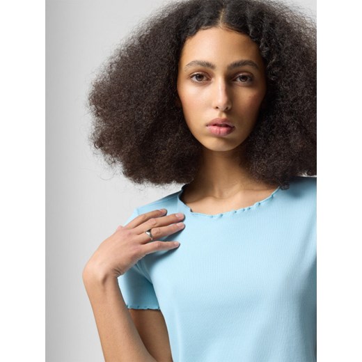 Damski t-shirt crop-top Outhorn OTHWSS24TTSHF1487 - niebieski ze sklepu Sportstylestory.com w kategorii Bluzki damskie - zdjęcie 177576331