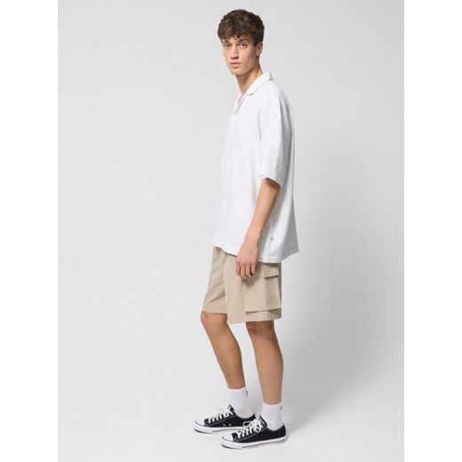 Męskie spodenki casual cargo Outhorn OTHWSS24TSHOM583 - beżowe Outhorn M okazyjna cena Sportstylestory.com