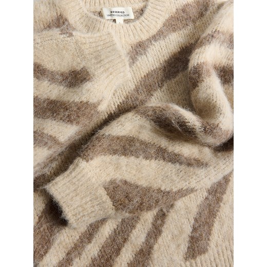 Reserved - Żakardowy sweter ze zwierzęcym wzorem - wielobarwny Reserved M Reserved
