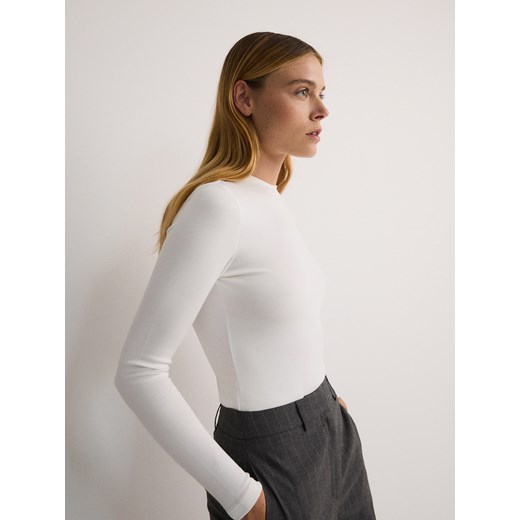Reserved - Body slim fit z dodatkiem modalu - złamana biel ze sklepu Reserved w kategorii Bluzki damskie - zdjęcie 177579870