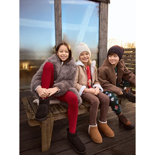 Reserved - Prążkowana czapka z pomponem - złamana biel Reserved 5-9 lat Reserved