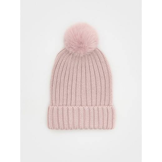 Reserved - Prążkowana czapka z pomponem - pastelowy róż ze sklepu Reserved w kategorii Czapki dziecięce - zdjęcie 177580384