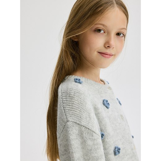 Reserved - Kardigan z kwiatową aplikacją - jasnoszary ze sklepu Reserved w kategorii Swetry dziewczęce - zdjęcie 177584941