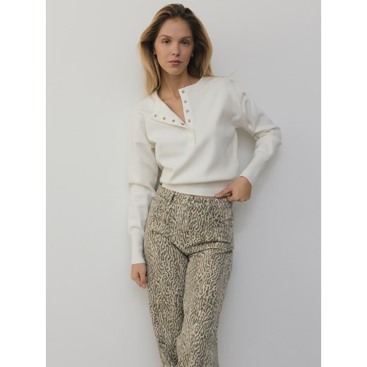 Reserved - Jeansy straight ze zwierzęcym wzorem - beżowy Reserved 38 Reserved