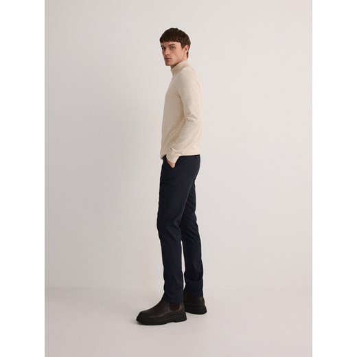 Reserved - Bawełniane spodnie chino slim - granatowy Reserved 33 Reserved