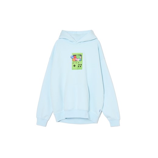 Cropp - Błękitna bluza z kapturem i nadrukiem - błękitny ze sklepu Cropp w kategorii Bluzy męskie - zdjęcie 177588141