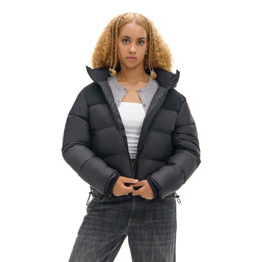 Cropp - Czarna kurtka puffer z gładkim karczkiem - czarny ze sklepu Cropp w kategorii Kurtki damskie - zdjęcie 177588543