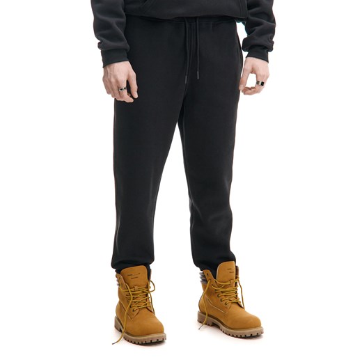 Cropp - Czarne dresowe joggery regular - czarny ze sklepu Cropp w kategorii Spodnie męskie - zdjęcie 177588723