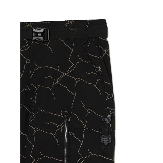 Cropp - Spodnie jogger loose z nadrukiem reflective - czarny Cropp 30 Cropp