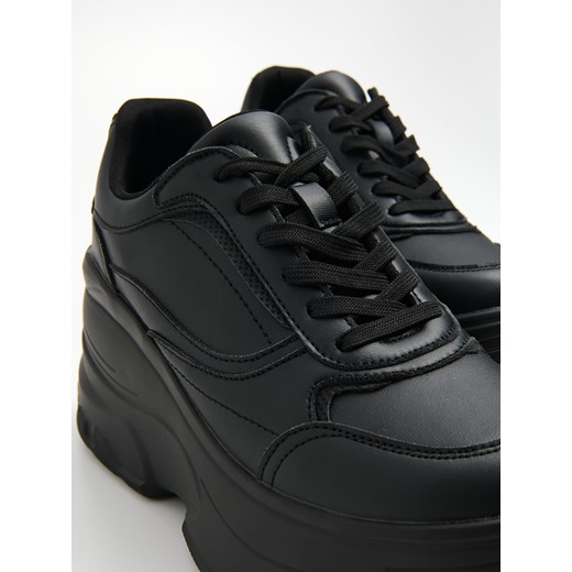 Cropp - Czarne sneakersy chunky - czarny Cropp 37 Cropp