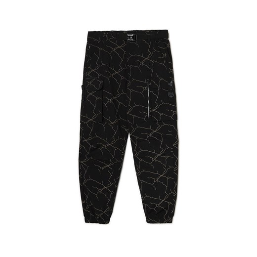 Cropp - Spodnie jogger loose z nadrukiem reflective - czarny Cropp 28 Cropp