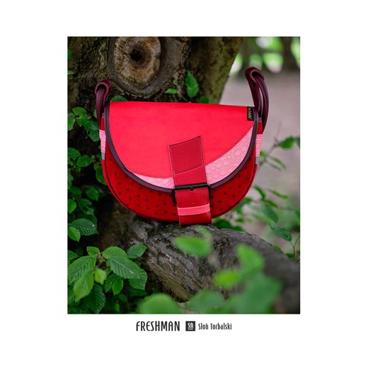 czerwona damska torebka listonoszka skórzana na ramię Freshman Mini ze sklepu Słoń Torbalski w kategorii Listonoszki - zdjęcie 177650120