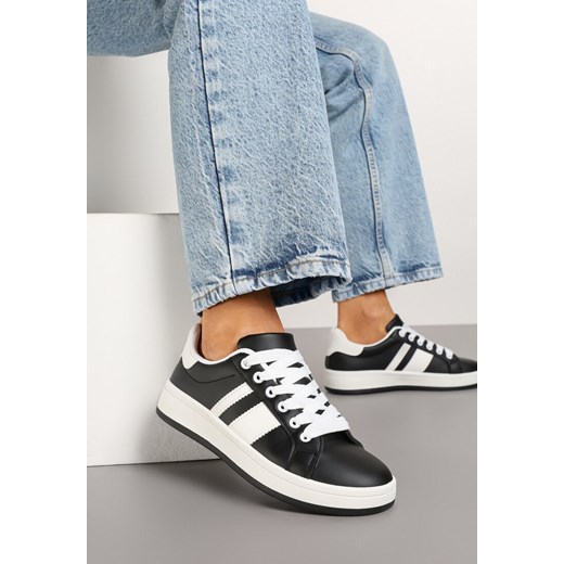 Czarne Sneakersy na Płaskiej Podeszwie Ozdobione Paskami Ravesi ze sklepu born2be.pl w kategorii Buty sportowe damskie - zdjęcie 177656224