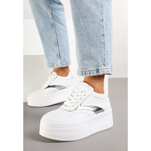 Biało-Srebrne Sneakersy Vices na Grubej Podeszwie Ozdobione Metaliczną Wstawką Nelarwyn ze sklepu born2be.pl w kategorii Buty sportowe damskie - zdjęcie 177658443