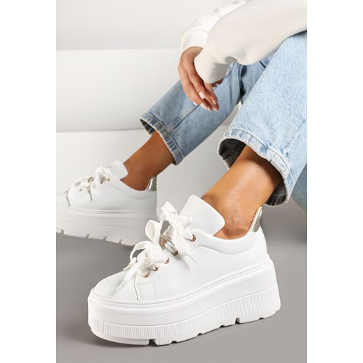 Białe Płaskie Sznurowane Sneakersy Vices Ozdobione Metalicznymi Wstawkami Nelaviraen ze sklepu born2be.pl w kategorii Buty sportowe damskie - zdjęcie 177658491
