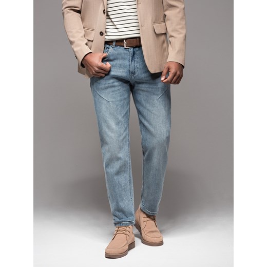 Męskie spodnie jeansowe CARROT FIT z ozdobnymi zaszewkami – jasnoniebieskie V1 OM-PADP-0227 ze sklepu ombre w kategorii Jeansy męskie - zdjęcie 177659343