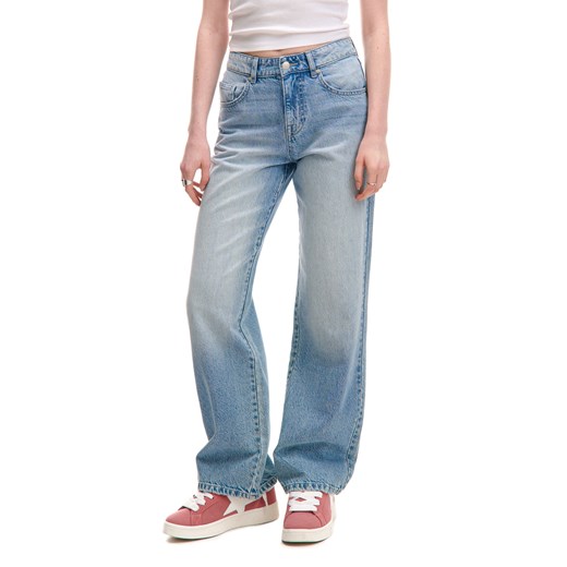 Cropp - Jasnoniebieskie jeansy straight regular - niebieski ze sklepu Cropp w kategorii Jeansy damskie - zdjęcie 177701890