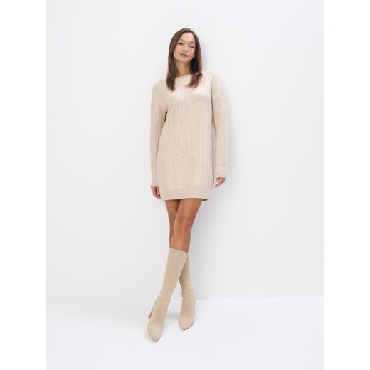Mohito - Swetrowa beżowa sukienka mini oversize - beżowy ze sklepu Mohito w kategorii Sukienki - zdjęcie 177703842
