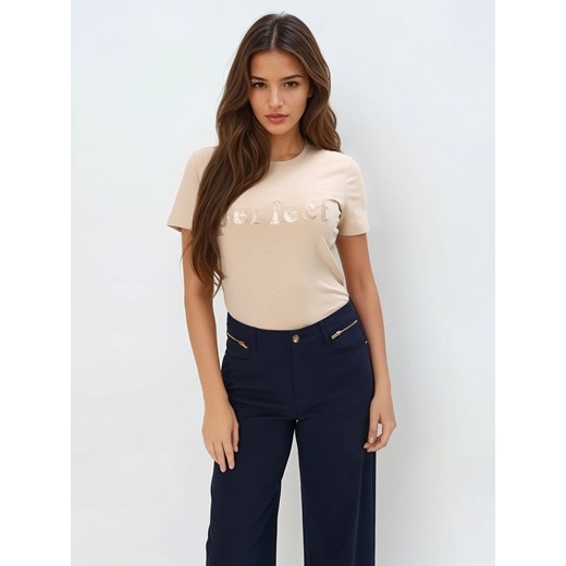 Mohito - Beżowy t-shirt z cekinową aplikacją - beżowy ze sklepu Mohito w kategorii Bluzki damskie - zdjęcie 177704080