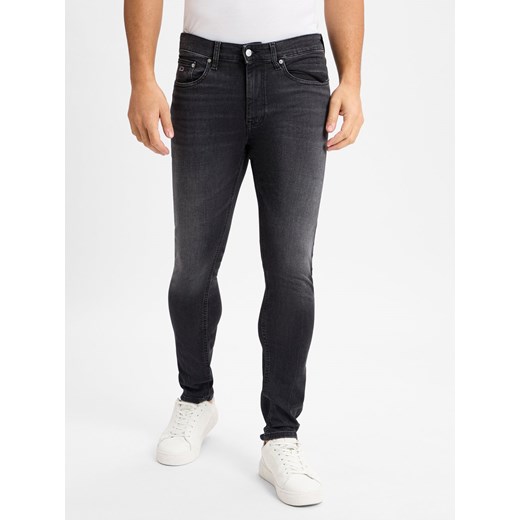 Tommy Jeans Dżinsy - Austin Mężczyźni Bawełna czarny jednolity ze sklepu vangraaf w kategorii Jeansy męskie - zdjęcie 177790292