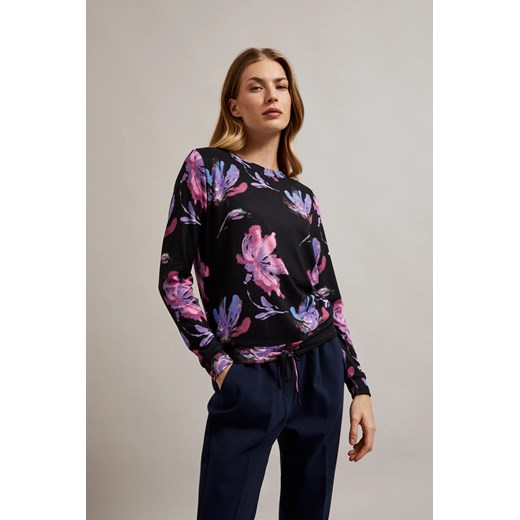 Sweter w kwiaty z długimi rękawami fioletowy ze sklepu Moodo.pl w kategorii Swetry damskie - zdjęcie 177794554