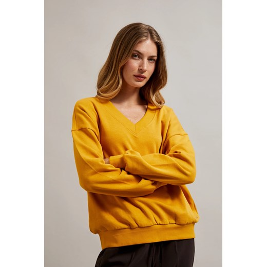 Bluza z dekoltem w serek i długimi rękawami pomarańczowa ze sklepu Moodo.pl w kategorii Bluzy damskie - zdjęcie 177794660