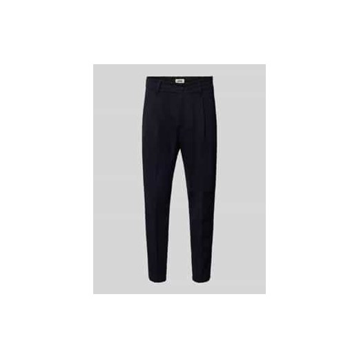 Spodnie z zakładkami w pasie o skróconym kroju tapered fit model ‘CHASY’ ze sklepu Peek&Cloppenburg  w kategorii Spodnie męskie - zdjęcie 177807473