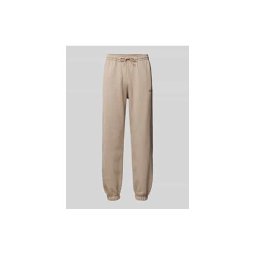 Spodnie dresowe o kroju relaxed fit z nadrukiem z logo model ‘EMIS’ ze sklepu Peek&Cloppenburg  w kategorii Spodnie męskie - zdjęcie 177812210