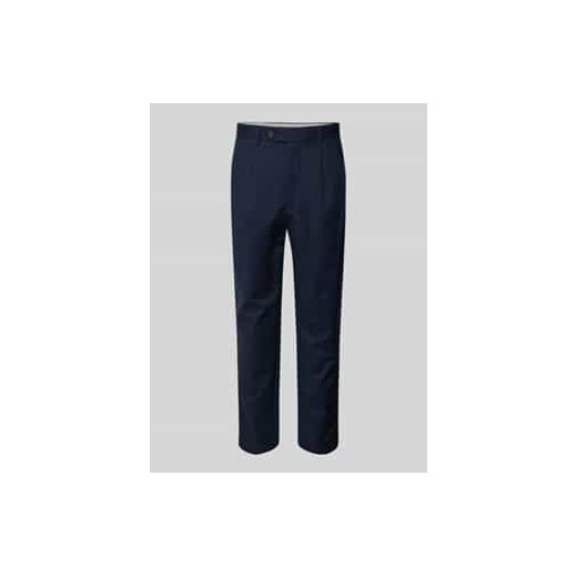 Spodnie o kroju regular tapered fit z zakładkami w pasie i szlufkami na pasek ze sklepu Peek&Cloppenburg  w kategorii Spodnie męskie - zdjęcie 177814350