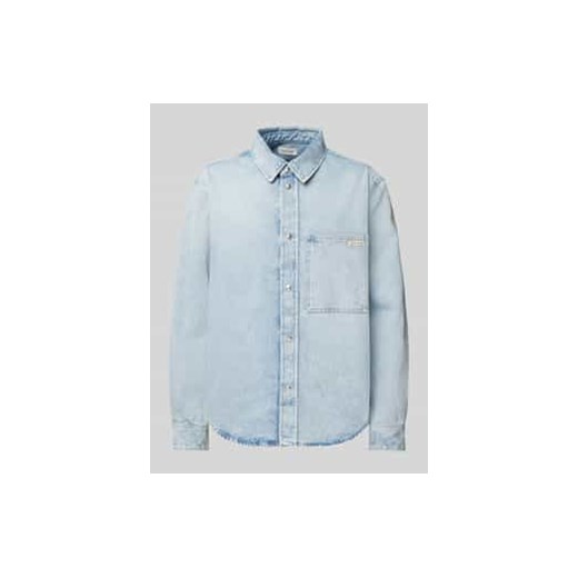 Koszula jeansowa o kroju regular fit z detalem z logo ze sklepu Peek&Cloppenburg  w kategorii Koszule męskie - zdjęcie 177820411