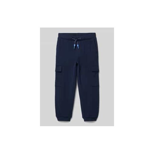 Spodnie dresowe o kroju relaxed fit z wysokiej jakości mieszanki bawełny z kieszeniami cargo ze sklepu Peek&Cloppenburg  w kategorii Spodnie chłopięce - zdjęcie 177836060