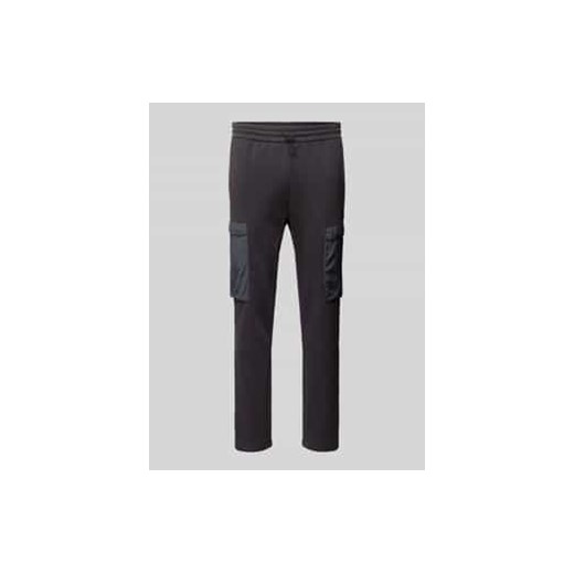 Spodnie dresowe o kroju slim fit z kieszeniami cargo ze sklepu Peek&Cloppenburg  w kategorii Spodnie męskie - zdjęcie 177844674