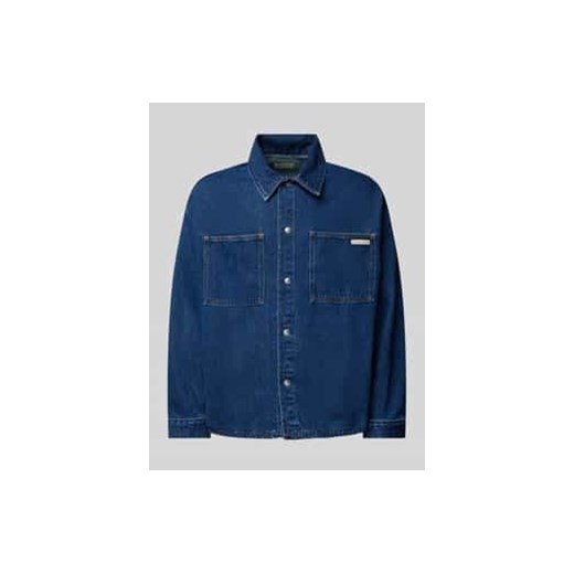 Kurtka jeansowa o kroju relaxed fit z naszywką z logo ze sklepu Peek&Cloppenburg  w kategorii Kurtki męskie - zdjęcie 177856560