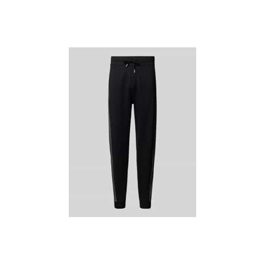 Spodnie dresowe o kroju tapered fit z tunelem ze sklepu Peek&Cloppenburg  w kategorii Spodnie męskie - zdjęcie 177857493
