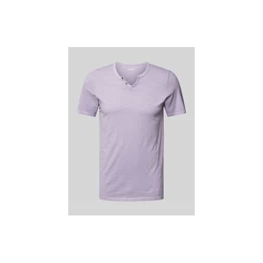T-shirt z dekoltem w serek ze sklepu Peek&Cloppenburg  w kategorii T-shirty męskie - zdjęcie 177860393