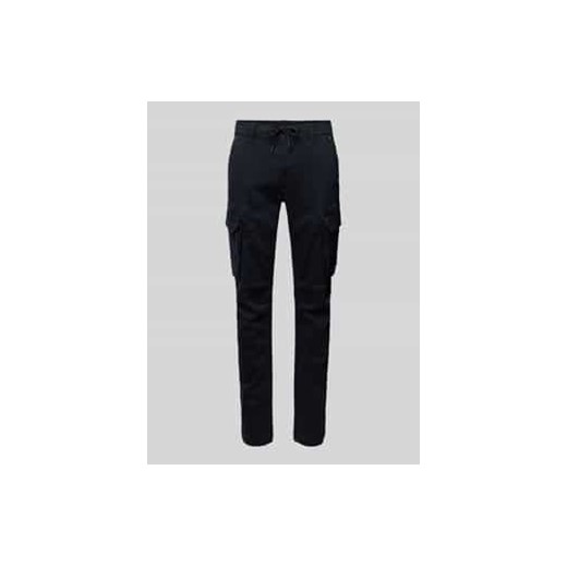Spodnie cargo o kroju tapered fit z tunelem ze sklepu Peek&Cloppenburg  w kategorii Spodnie męskie - zdjęcie 177861611