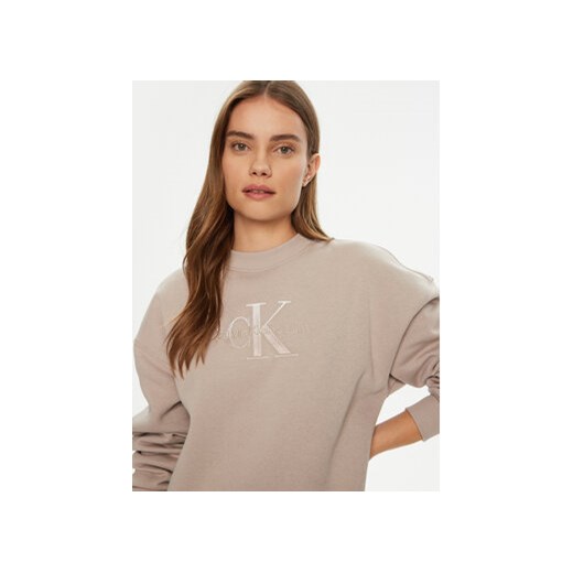 Sukienka Calvin Klein na spacer