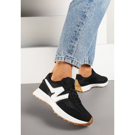 Czarne Sneakersy na Płaskiej Podeszwie z Geometryczną Wstawką Helidi ze sklepu born2be.pl w kategorii Buty sportowe damskie - zdjęcie 177892292