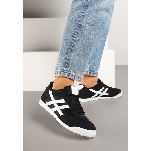Czarne Płaskie Sneakersy Ozdobione Paskami Almi ze sklepu born2be.pl w kategorii Buty sportowe damskie - zdjęcie 177898183