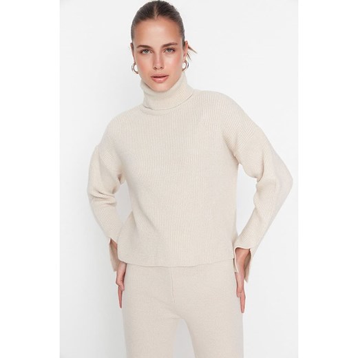 Sweter damski Trendyol z golfem 