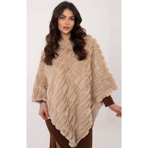 Beżowe poncho z eko futra AT-PN-2347.88, Kolor beżowy, Rozmiar uniwersalny, WOOL FASHION ITALIA ze sklepu Primodo w kategorii Poncza - zdjęcie 178011222