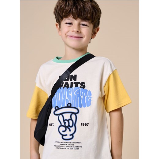 Sinsay - Koszulka z nadrukiem - kremowy ze sklepu Sinsay w kategorii T-shirty chłopięce - zdjęcie 178028222