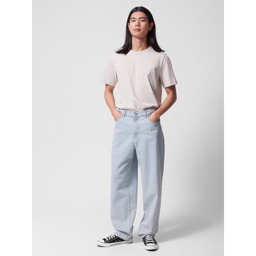 Męskie jeansy baggy Outhorn OTHWSS24TTROM633 - niebieskie ze sklepu Sportstylestory.com w kategorii Jeansy męskie - zdjęcie 178029764