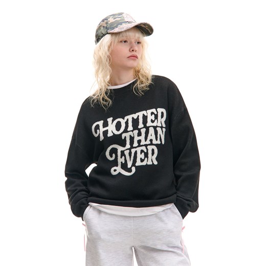 Cropp - Czarny sweter ze sloganem - czarny ze sklepu Cropp w kategorii Swetry damskie - zdjęcie 178033482